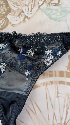 Sexy Black Flower Lacy Thong